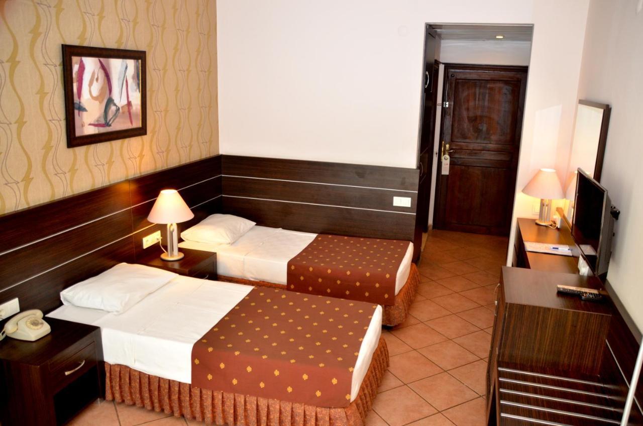 אלאניה Boulevard Otel מראה חיצוני תמונה